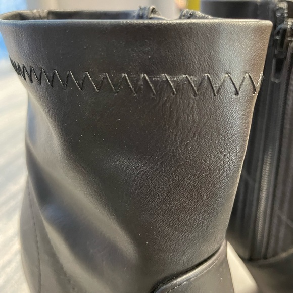 Catherine Malandrino Ankle Boots NWT - Picture 2 of 10